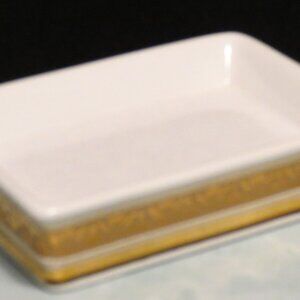 Linen's and Things Approx. 6" soap dish